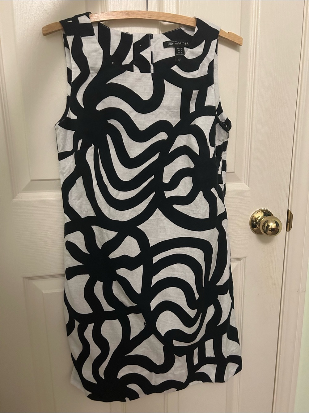 Black & White Abstract Sleeveless Shift Dress